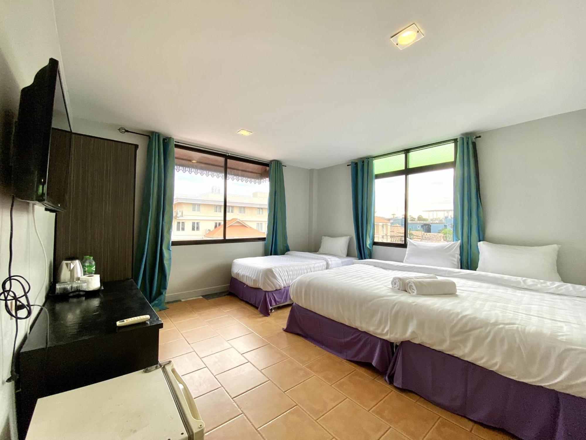 Beachwalk Minotel Patong Exterior foto
