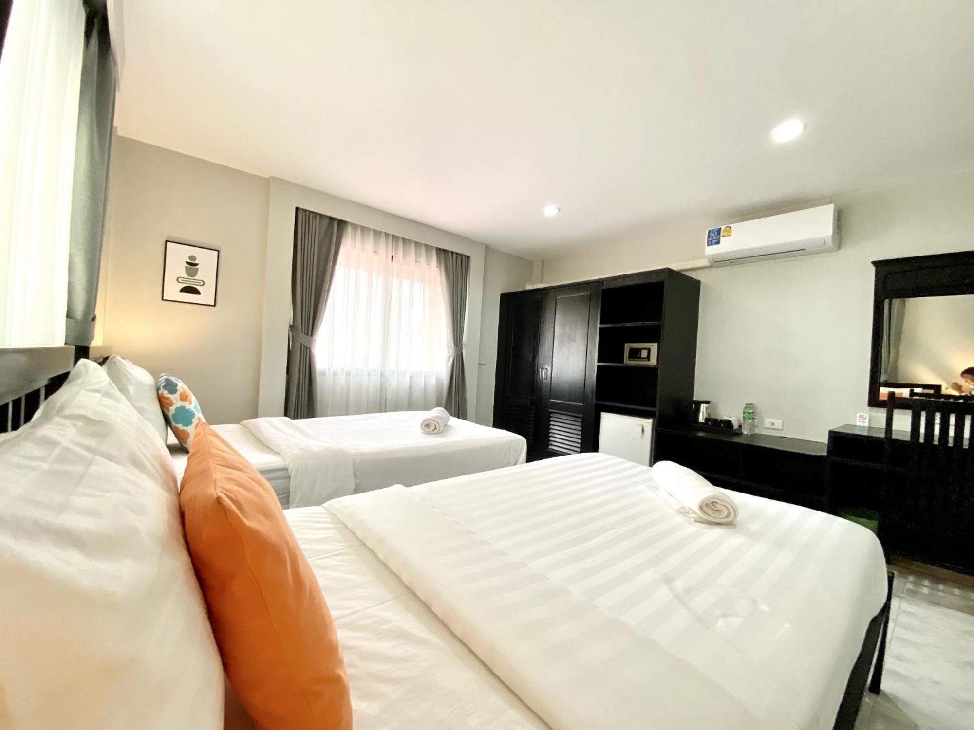 Beachwalk Minotel Patong Exterior foto
