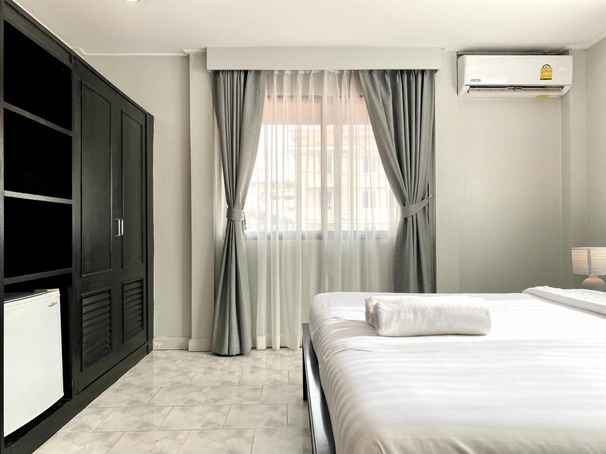 Beachwalk Minotel Patong Exterior foto