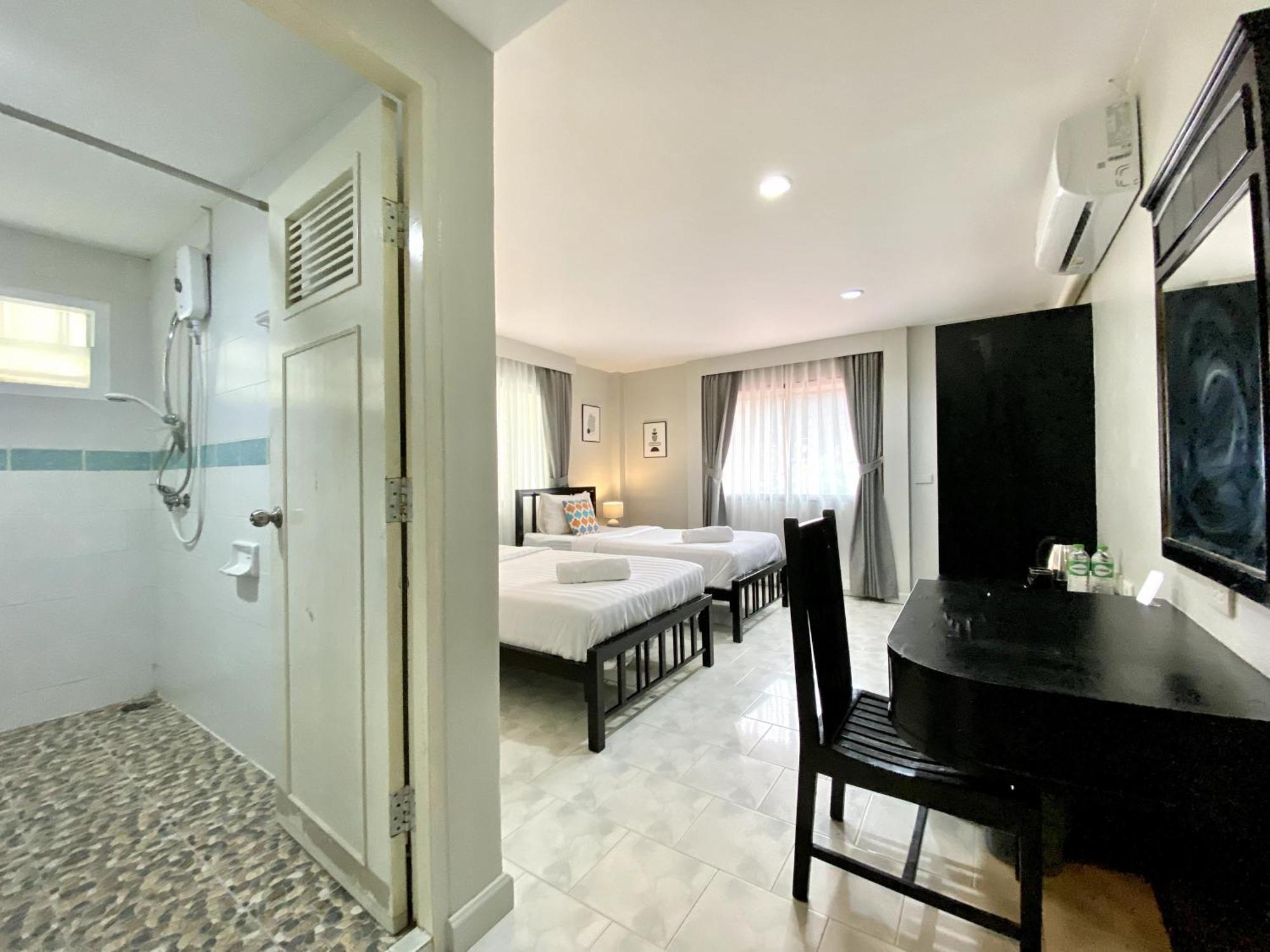 Beachwalk Minotel Patong Exterior foto